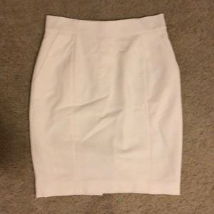 NWOT white pencil skirt with pockets!